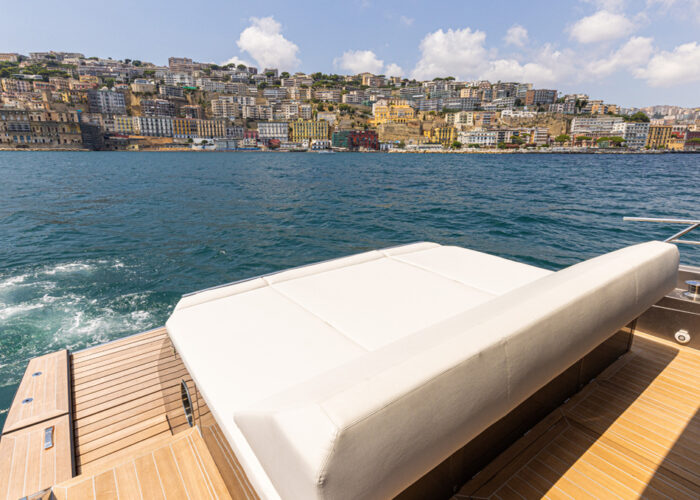 Rio Yachts 58 coupe sport  - Un bain de soleil a l 'arrière