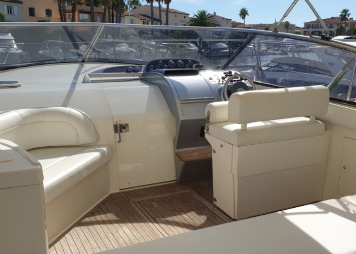 FIART 38 Bateau 2005 cockpit