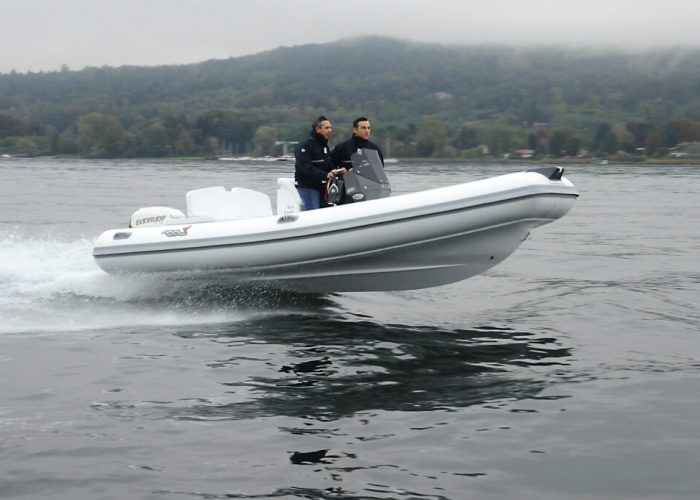 Bleu_Plaisance_MV_Marine_18_Technology_Bateau_semi_rigide3