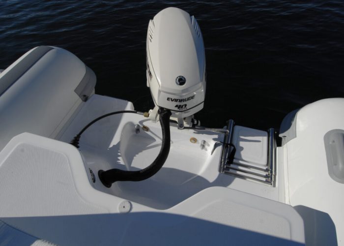 Bleu_Plaisance_MV_Marine_18_Technology_Bateau_semi_rigide4