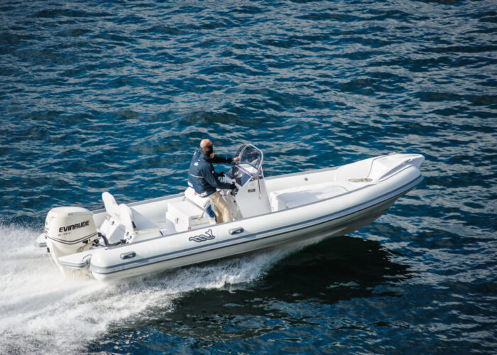 Bleu_Plaisance_MV_Marine_700_Bateau_semi_rigide1