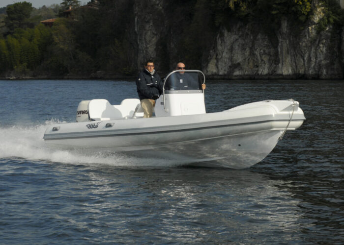 Bleu_Plaisance_MV_Marine_700_Bateau_semi_rigide11