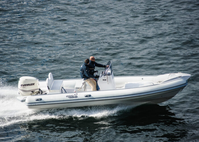 Bleu_Plaisance_MV_Marine_700_Bateau_semi_rigide2