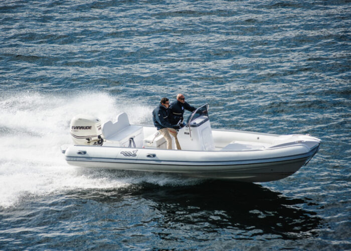 Bleu_Plaisance_MV_Marine_700_Bateau_semi_rigide3