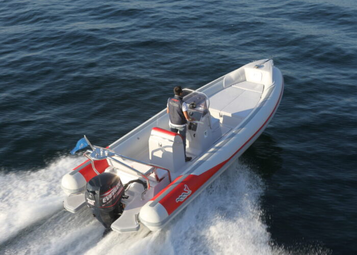 Bleu_Plaisance_MV_Marine_770_Bateau_semi_rigide2