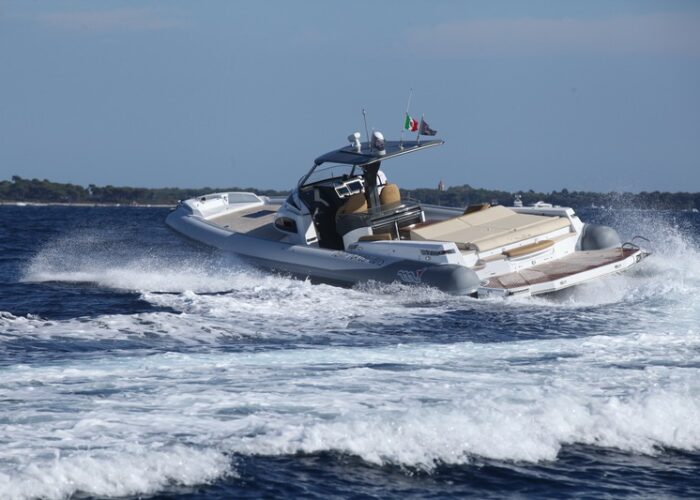 Bleu_Plaisance_MV_Marine_MV_Mito_45_Bateau_semi_rigide1
