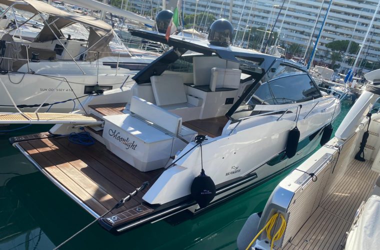 Bleu plaisance - Parana 38 - Rio Yachts