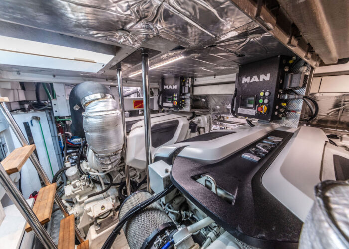 Rio Yachts 58 coupe sport - Moteurs/ Engines