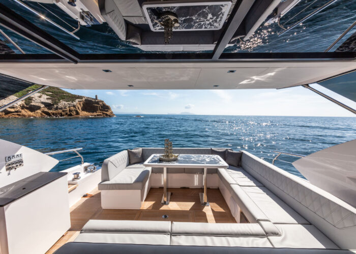 Rio Yachts 58 coupe sport  - Cockpit view